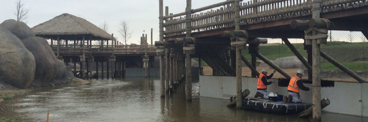OudewaterKracht legt pontons in Dierenpark Emmen